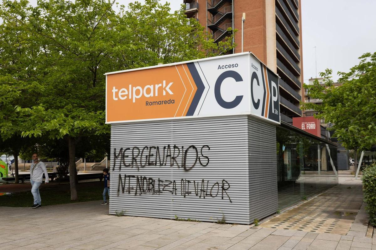 EN IMÁGENES | Nuevas pintadas en los aledaños de La Romareda