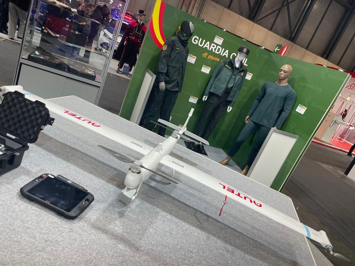 El dron Dragonfish de la Guardia Civil, en el estand del instituto armado en la feria SICUR.