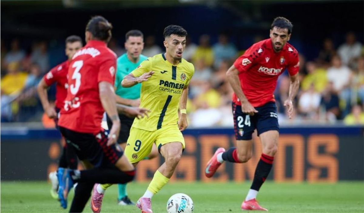 Mikautadze durante el encuentro del Villarreal CF ante el Osasuna