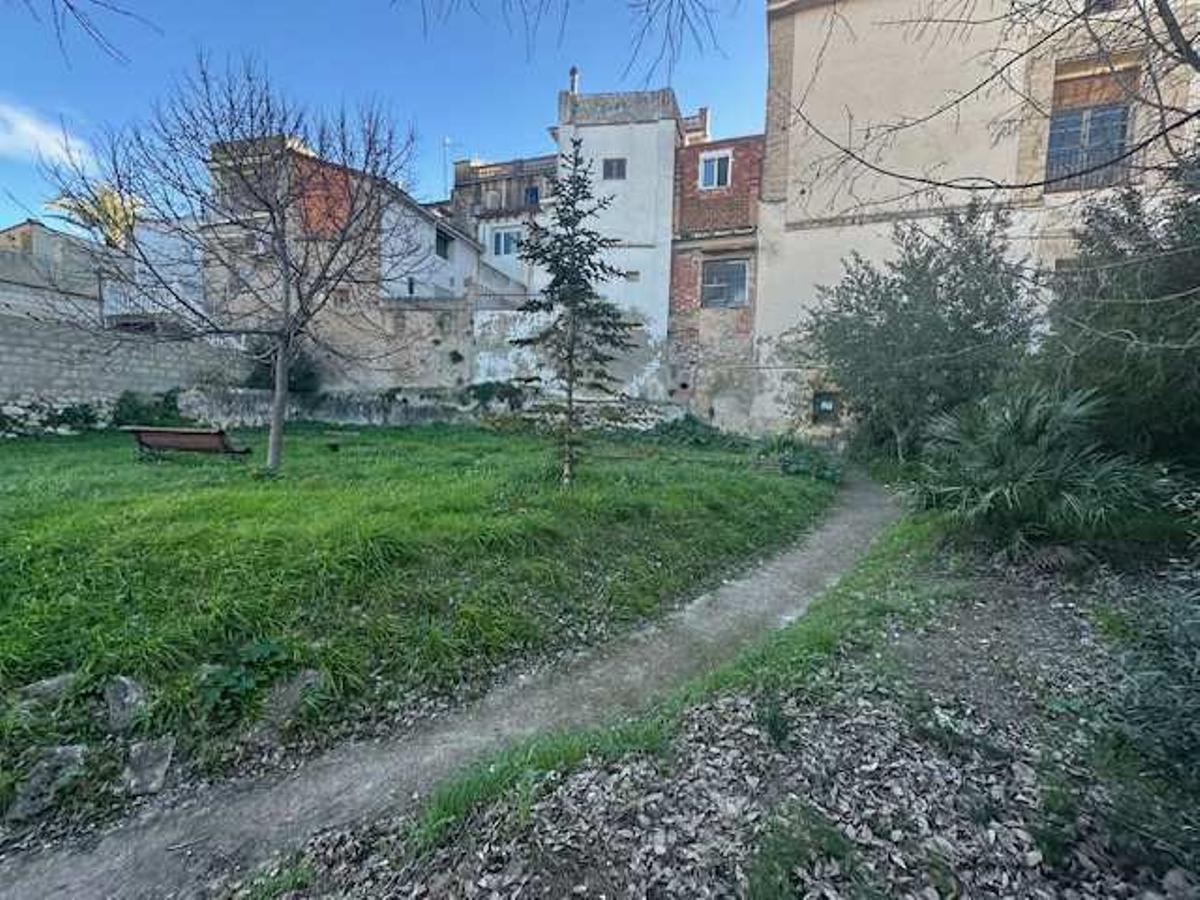 Parte del jardín del Palau de Otos, donde se construirá el anfiteatro.
