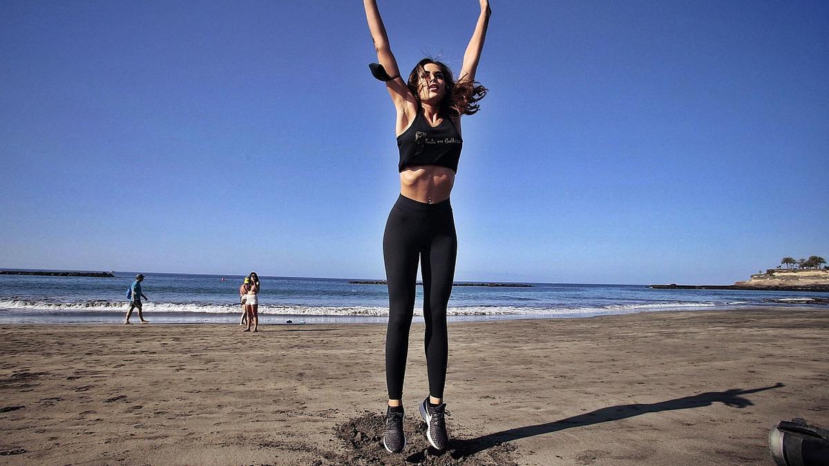 Las  17 misses aspirantes realizaron ayer actividades físicas en la playa de Fañabé como un acto más de reclamo dentro del programa que desarrollan durante toda la semana. | maría pisaca