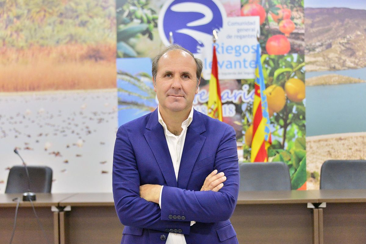 Roque Bru, president of the Riegos de Levante left bank of the river, at the headquarters of this community of irrigators with 22,000 comuneros