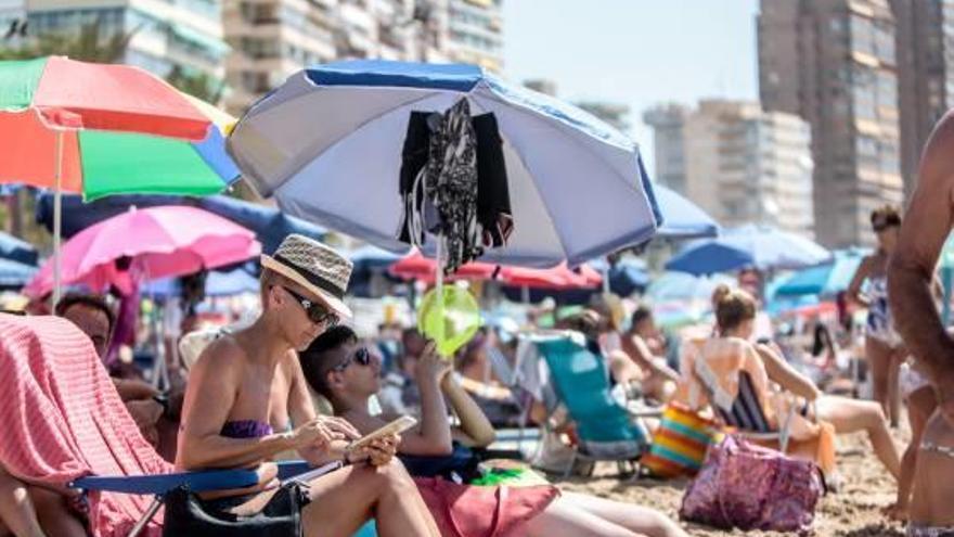 Benidorm ofrecerá wifi en la playa de Levante y conocerá los gustos de los turistas