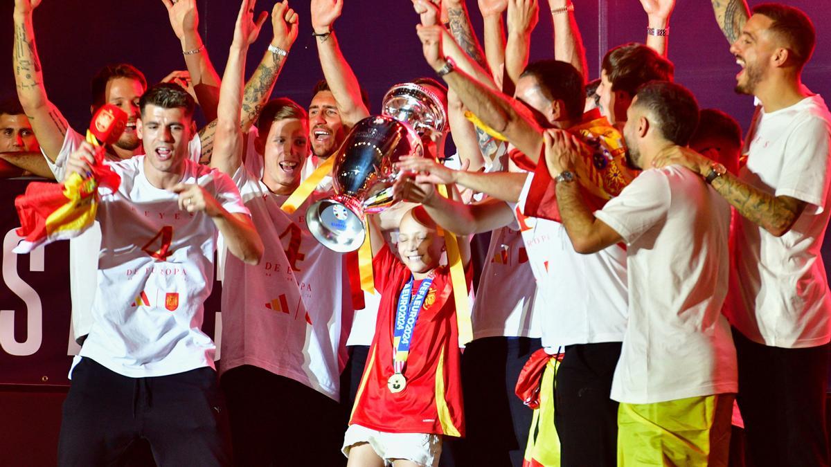 Los jugadores de la selección durante la celebración de la victoria en la Eurocopa de la selección española de fútbol
