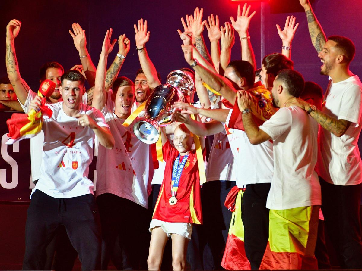 Los jugadores de la selección durante la celebración de la victoria en la Eurocopa de la selección española de fútbol