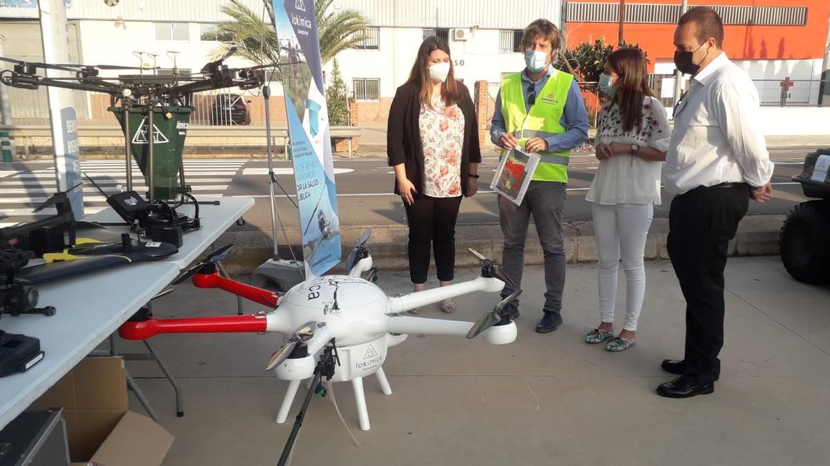 El helicóptero ha despegado desde el parque de bomberos de Nules.