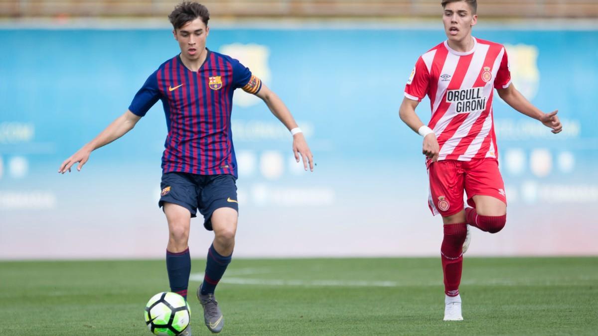 Adrià Altimira jugando con el Juvenil del FC Barcelona