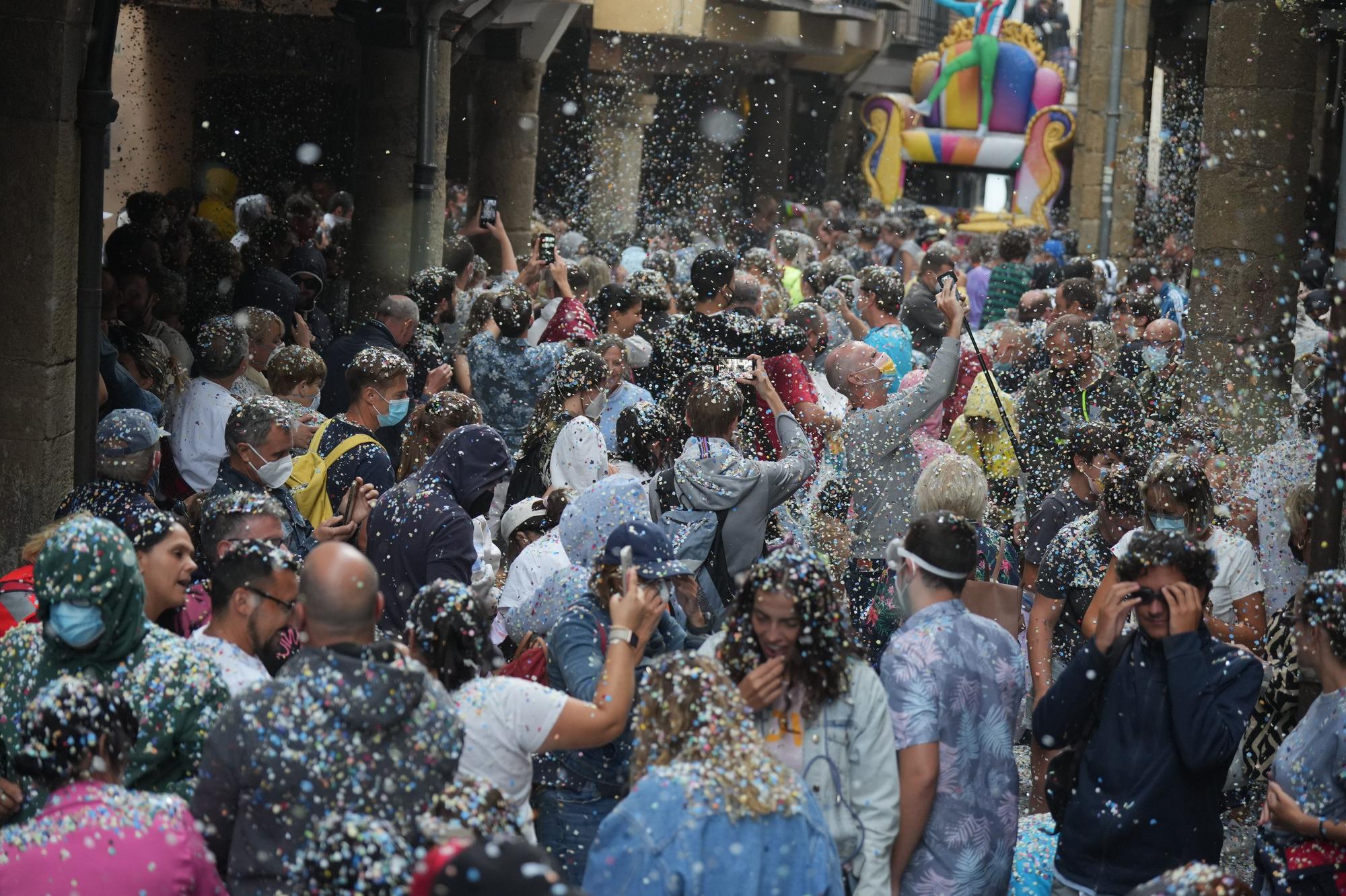 Búscate en el desfile de carrozas y disfraces de l'Anunci de Morella