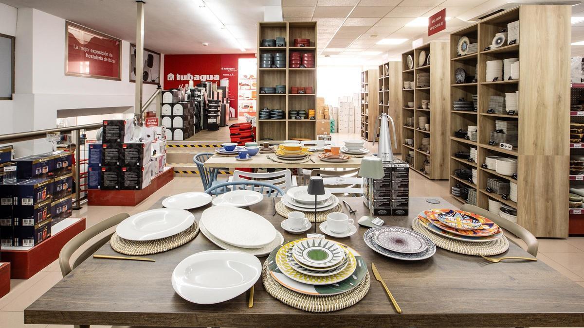 La exposición cuenta con amplia variedad de vajillas y otros utensilios para todas las ocasiones.