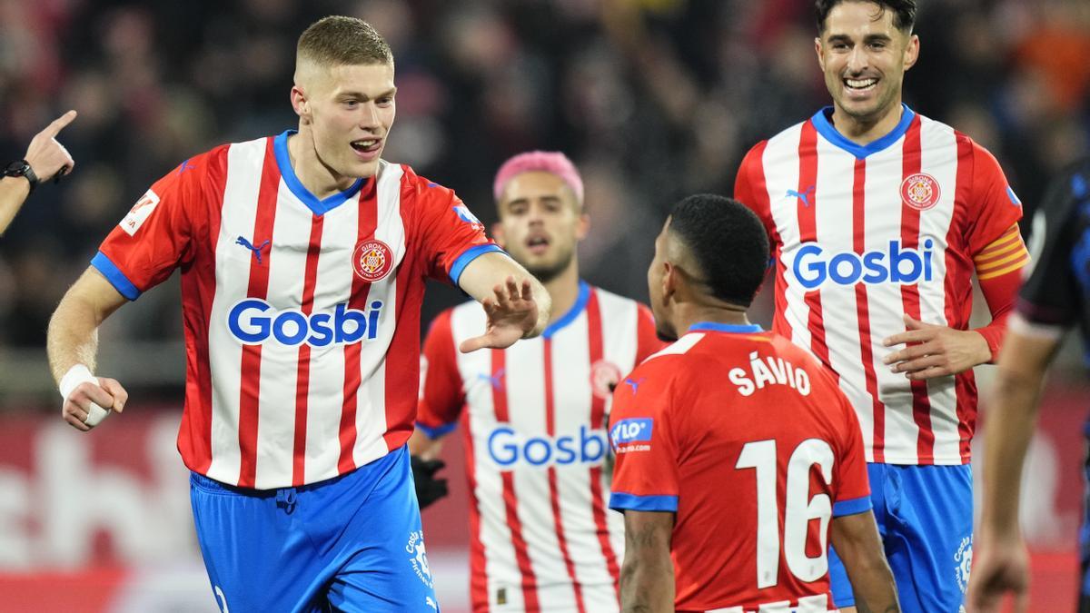 Los jugadores del Girona celebran un gol ante el Sevilla