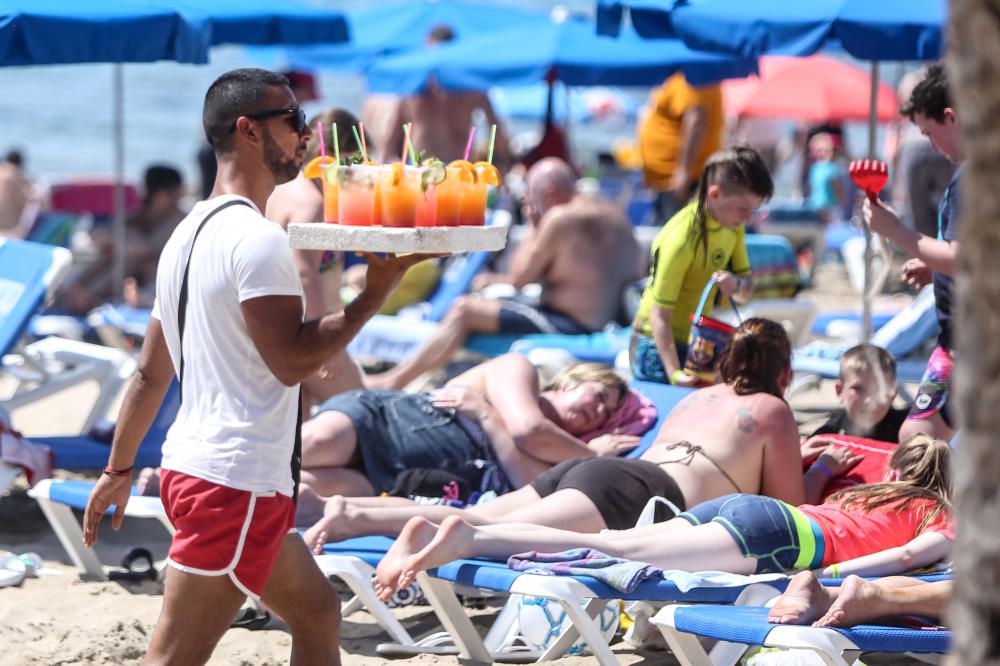 Los turistas aprovechan el buen tiempo del primer día de la Semana Santa