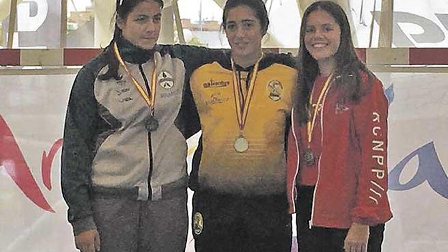 Maria del Mar Cerdà (derecha) logró una plata y un bronce en C-1.