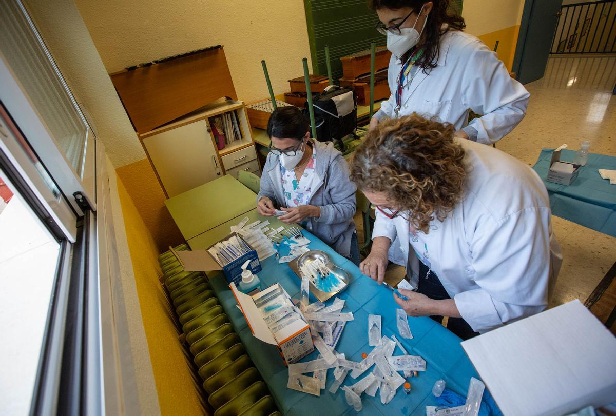 Arranca la vacunación de los niños de nueve a once años en colegios de Alicante