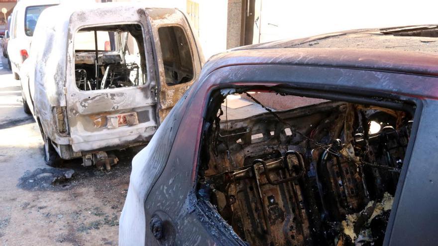 Sis cotxes cremats en una cadena d&#039;incendis de matinada a Blanes