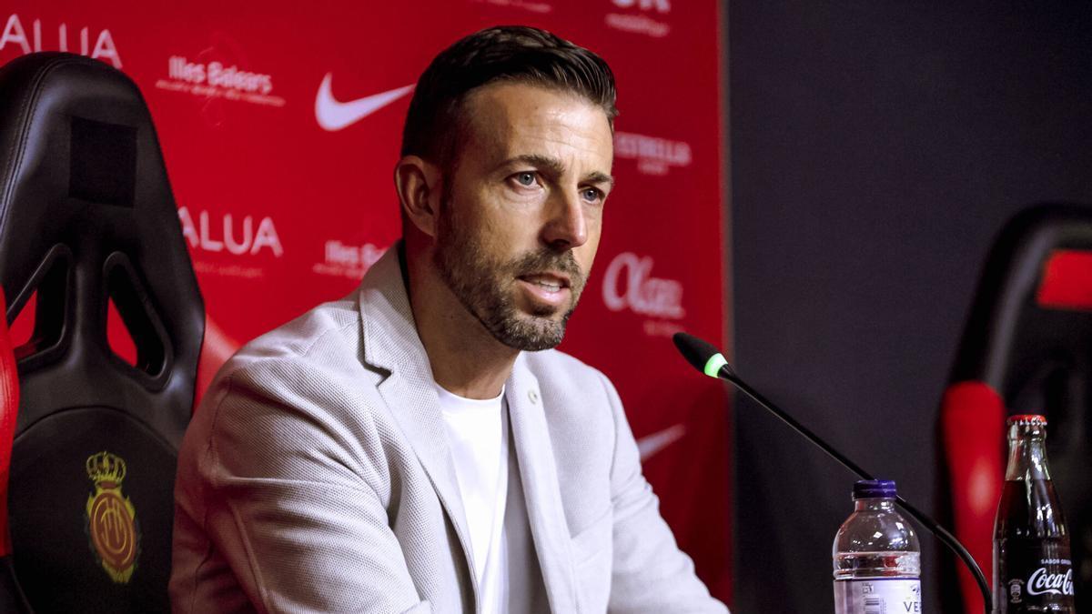 Rueda de prensa de la presentación de Luis García como nuevo entrenador del RCD Mallorca.