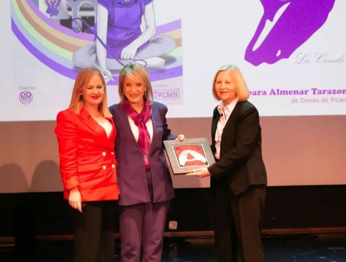 Las premiadas con el Bárbara Almenar Tarazona.