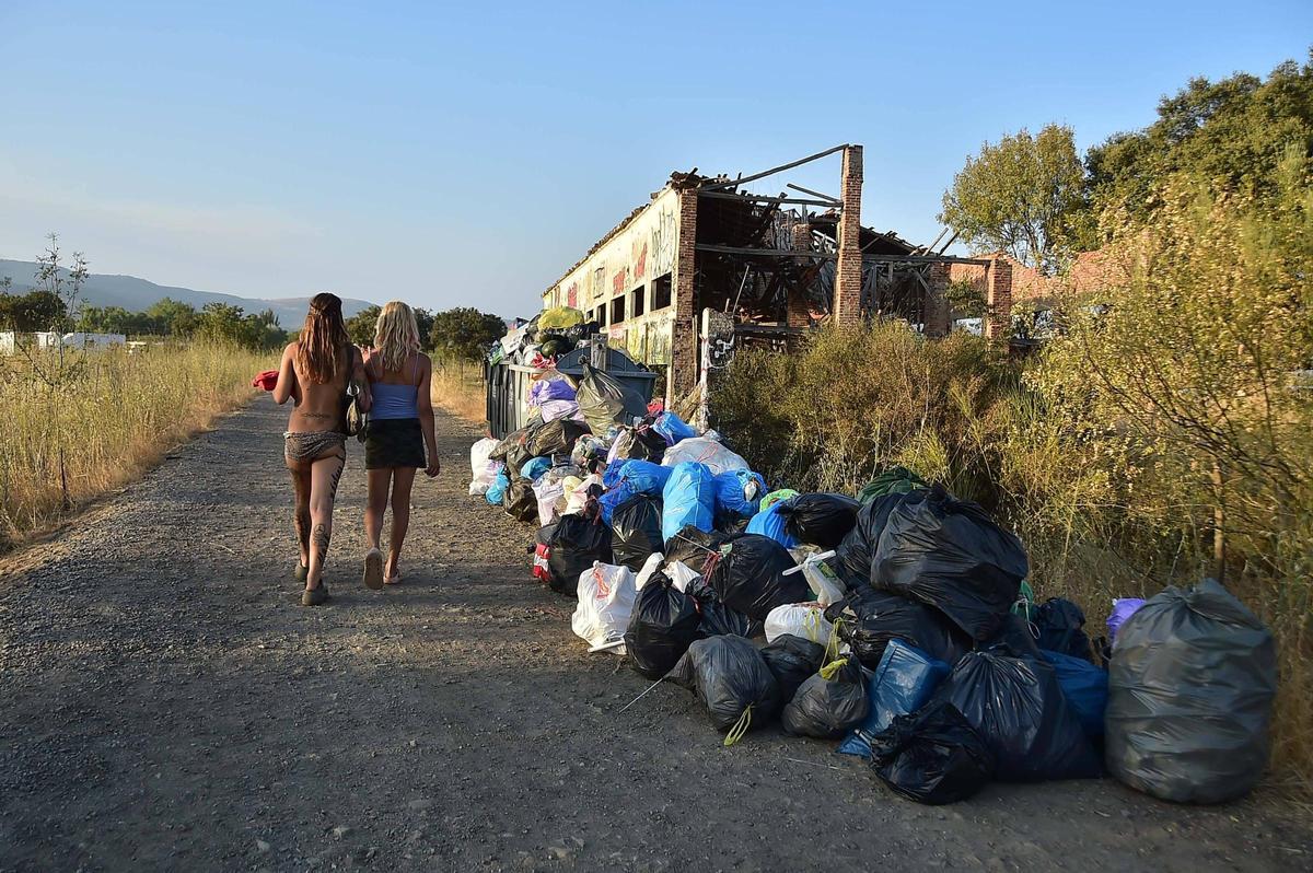 Galería | La rave ilegal de La Granja comienza a desalojarse de forma escalonada Galería | La rave ilegal de La Granja comienza a desalojarse de forma escalonada