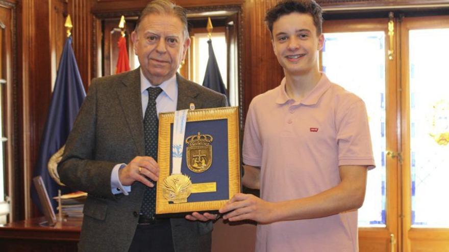 Oviedo reconoce a Izan Álvarez por su Subcampeonato de Europa de kata