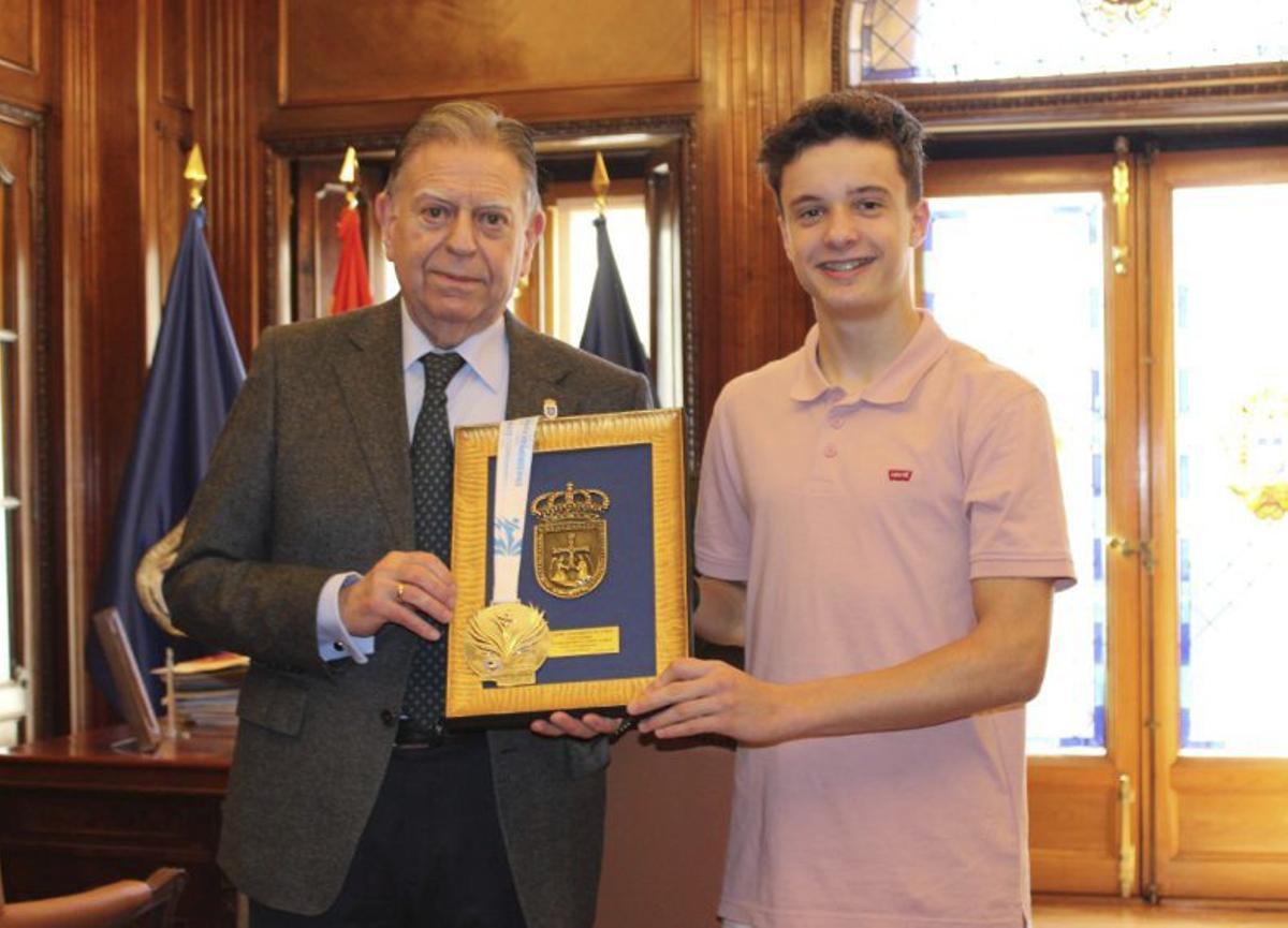 Alfredo Canteli e Izan Álvarez.  | A. O.