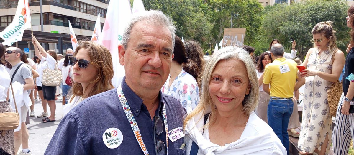 El doctor Juan Antonio Galán, del Hospital de Sant Joan, y la doctora