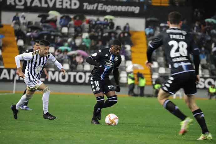 El Deportivo cae 3-0 ante el Badajoz