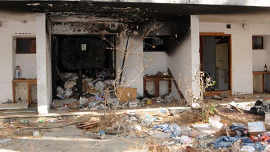 Vista de la fachada de la casa, tras el incendio de ayer. i GORGIO RAPETTI