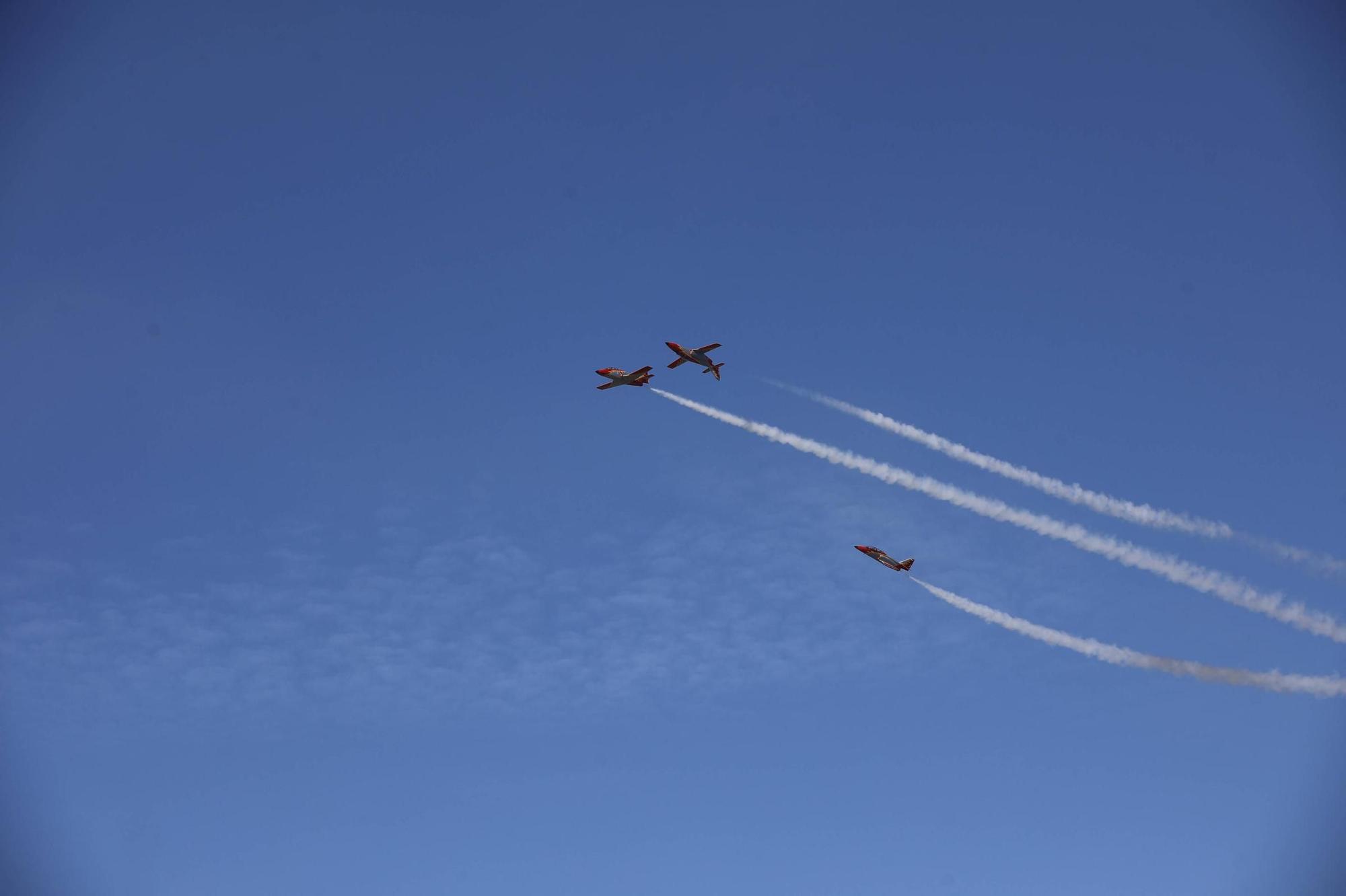 EN IMÁGENES: Así fue la revista naval  del Rey Felipe VI y la exhibición aérea en Gijón por el Día de las Fuerzas Armadas