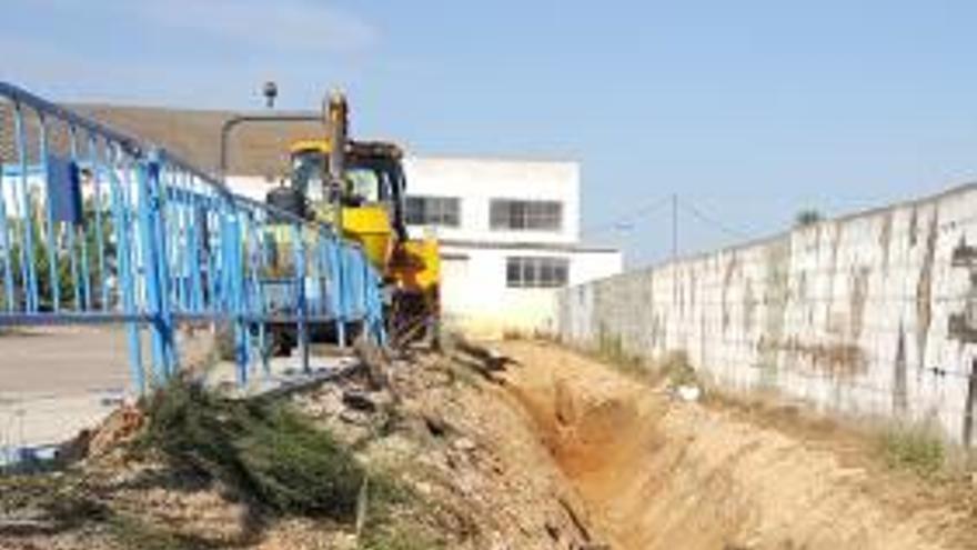 Obras del nuevo canal que recogerá las aguas, ayer. Levante-EMV