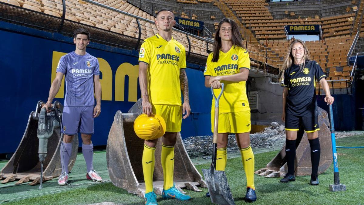 Futbolistas del primer equipo y el femenino del Villarreal CF, con las equipaciones oficiales.