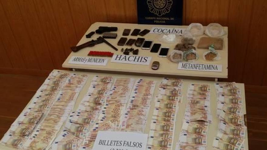 Intervienen 1,6 kilos de metanfetamina, 63.000 euros falsos y armas en Catral