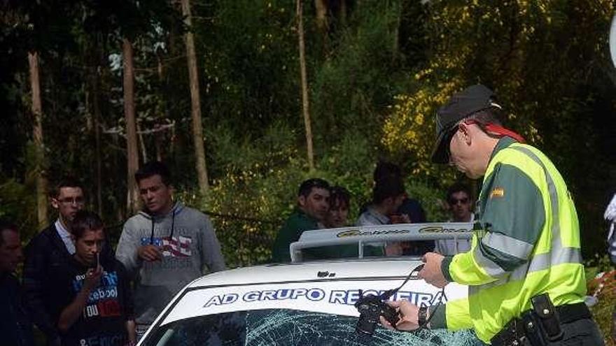 Un herido grave al ser arrollado por un coche en un rally de Pontevedra