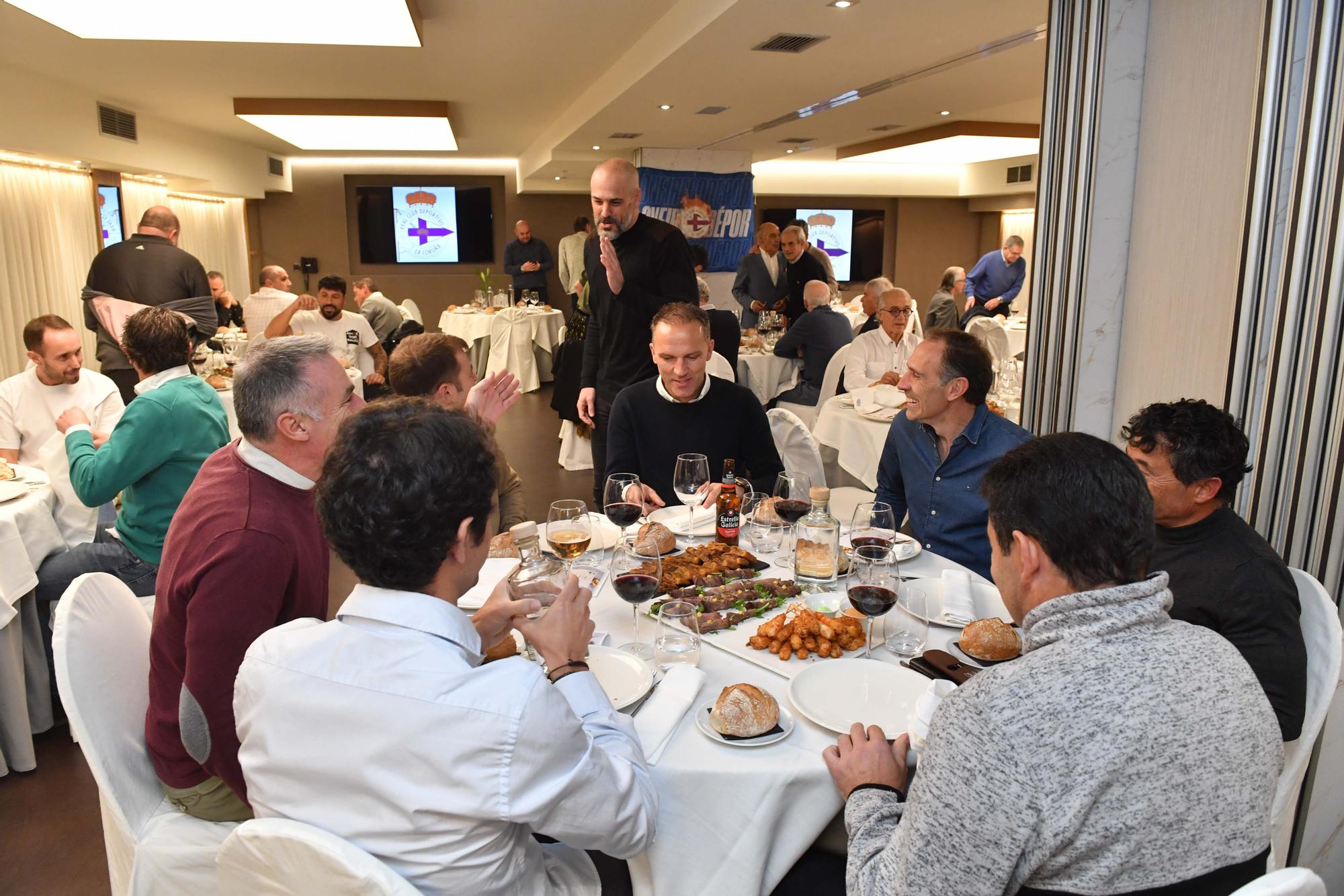 Los veteranos del Deportivo se reúnen para una cena