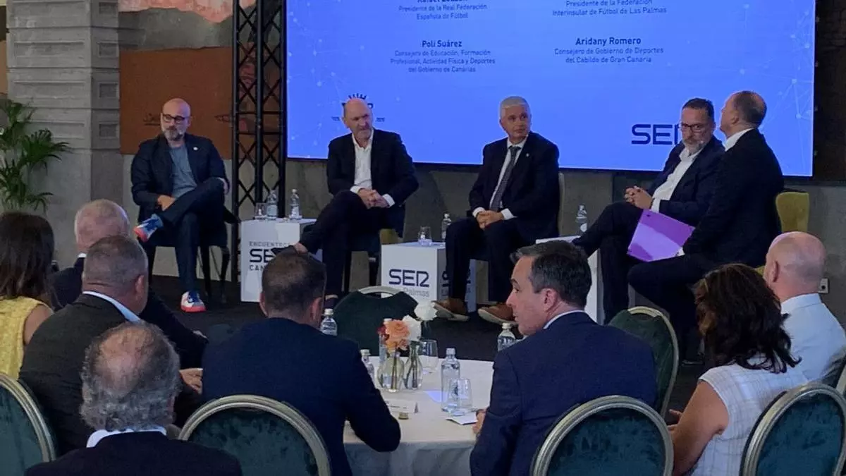 Louzán defiende que la final del Mundial 2030 debe jugarse en España y confía en que Gran Canaria llegue a tiempo como sede