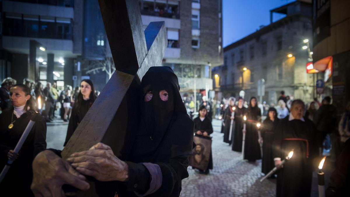 Celebració de la Processó del Silenci pels carrers de Centre Històric de Manresa, l'any passat