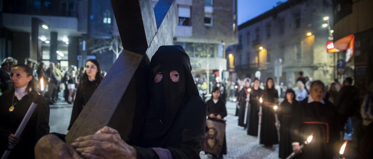 Celebració de la Processó del Silenci pels carrers de Centre Històric de Manresa, l'any passat