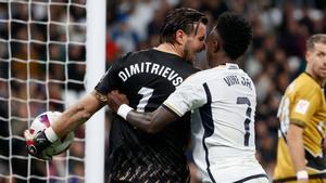 Dimitrievski, junto a Vinicius en el Bernabéu