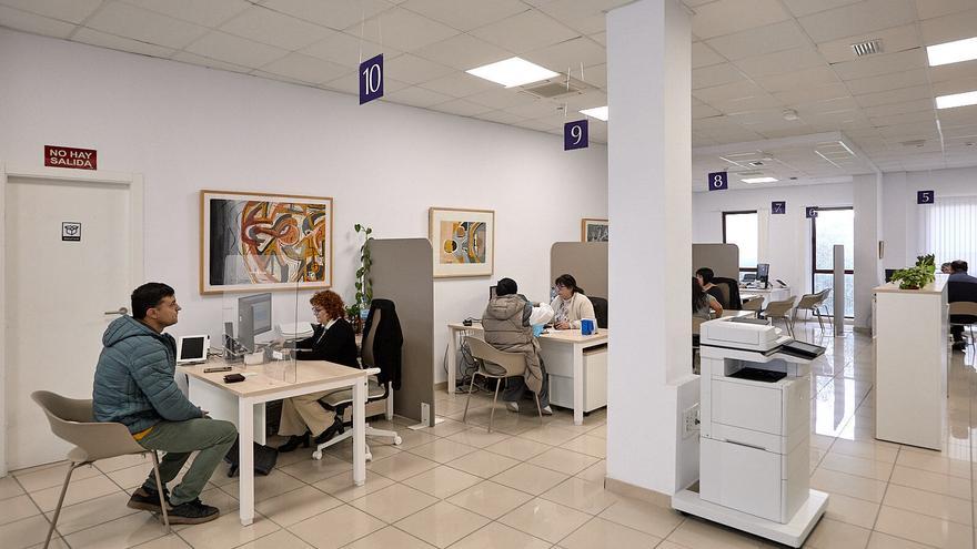 Casi 28.500 aspirantes para 473 plazas como administrativo en la Junta de Andalucía