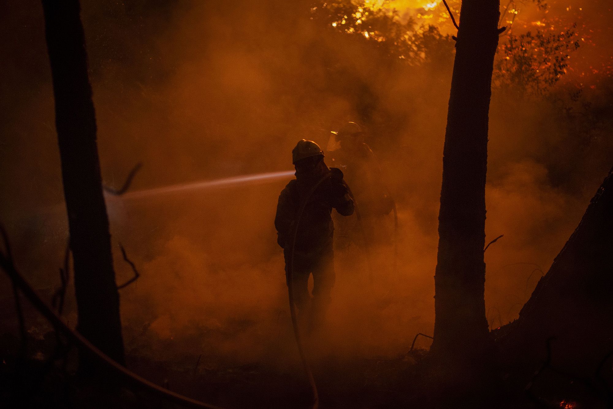 El incendio tuvo en vilo a los vecinos, arrasó al menos 150 hectáreas y afectó a la luz y las comunicaciones.