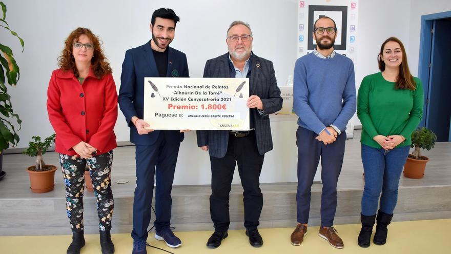 Antonio Jesús García Pereyra recibe el XV Premio de Relatos de Alhaurín de la Torre