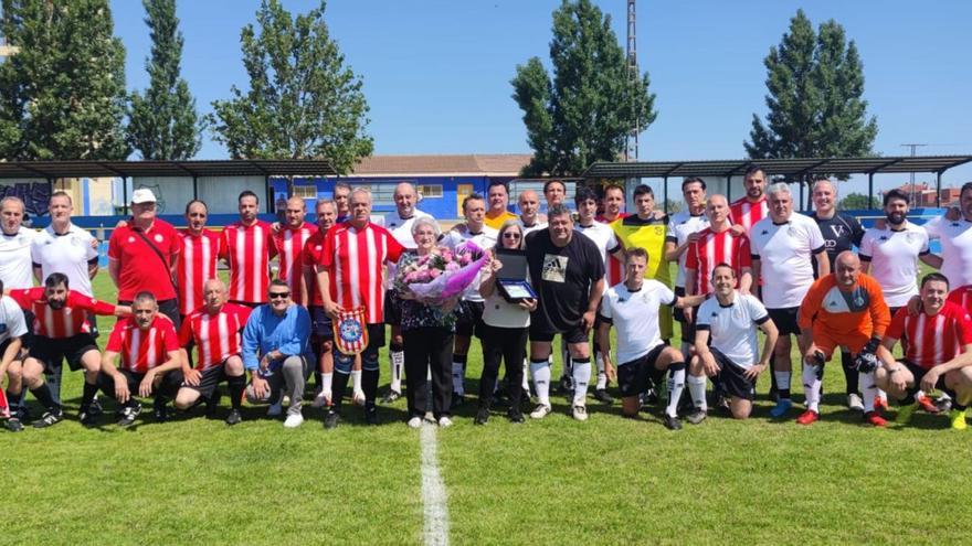 Victoria de los veteranos del Zamora CF en el homenaje a Roberto Sánchez