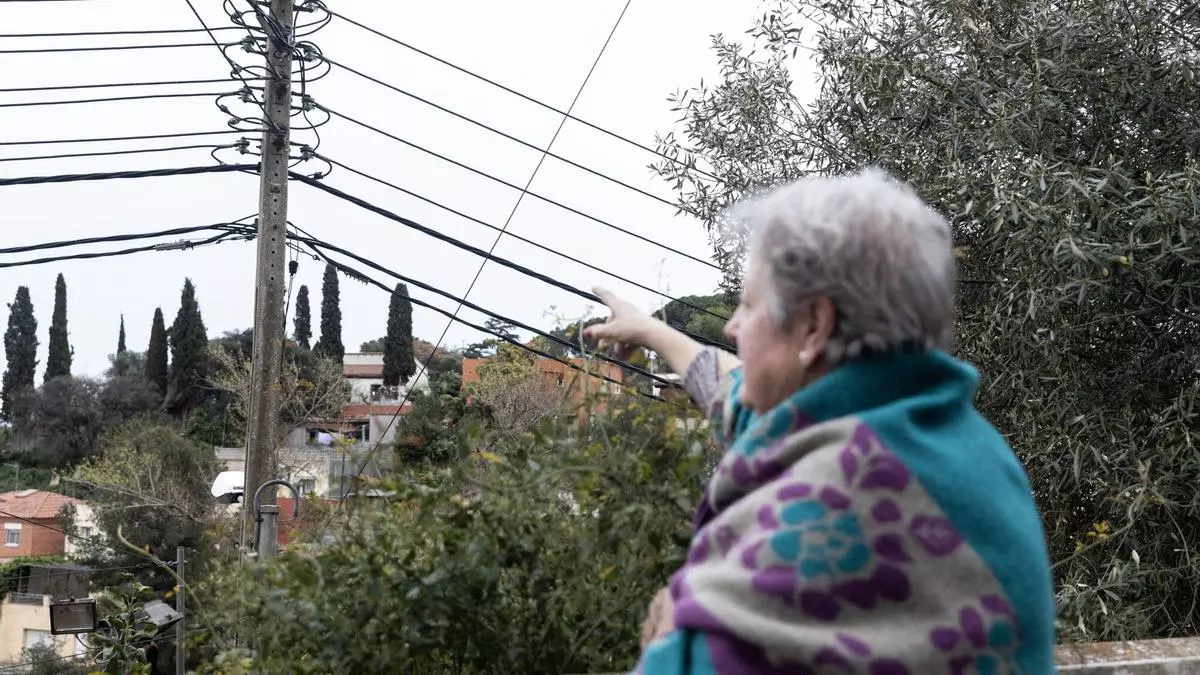 Barcelona soterrará el cableado eléctrico aéreo que mortifica Torre Baró con apagones recurrentes