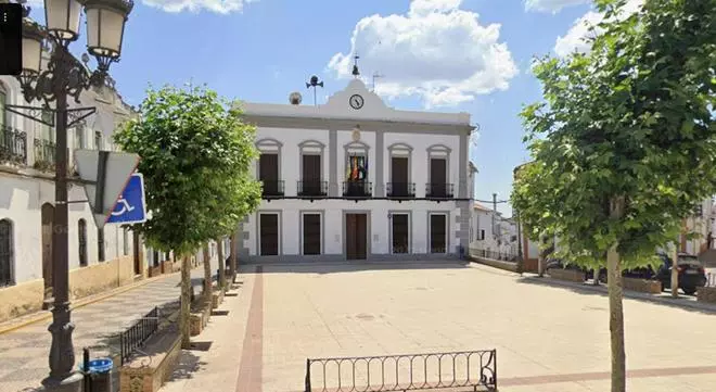 Fuentes de León vence judicialmente a la Mancomunidad de Tentudía en el conflicto del puerta a puerta