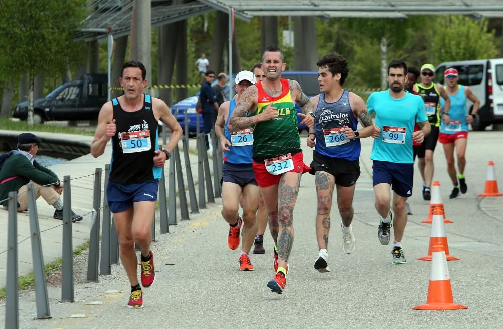 Los atletas alcanzan la excelencia en la carrera celebrada este sábado en el Cuvi.