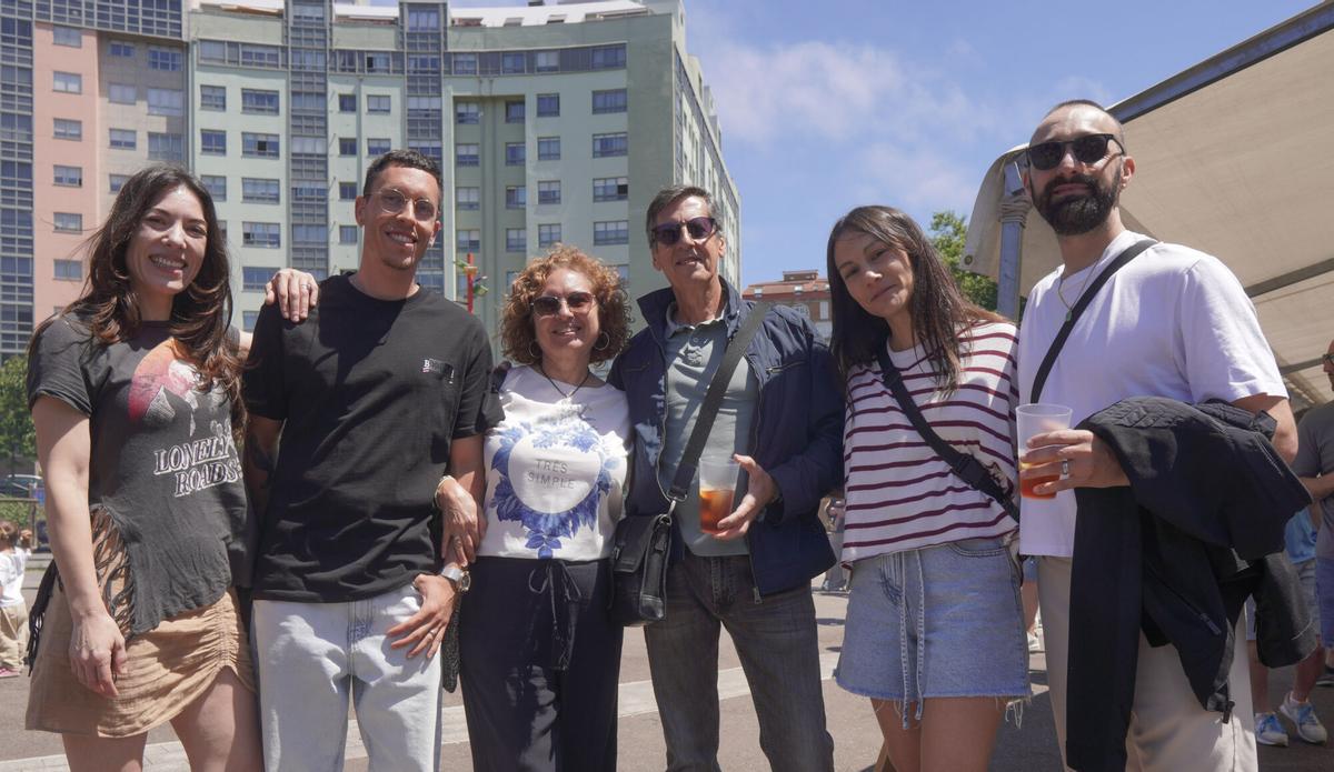 Los vecinos del barrio celebras sus fiestas con actuaciones musicales, deporte y ocio para todos los públicos, una carpa con pulpo y churrasco, además de un food truck, y atracciones de feria. Los vecinos del barrio celebras sus fiestas con actuaciones musicales, deporte y ocio para todos los públicos, una carpa con pulpo y churrasco, además de un food truck, y atracciones de feria.