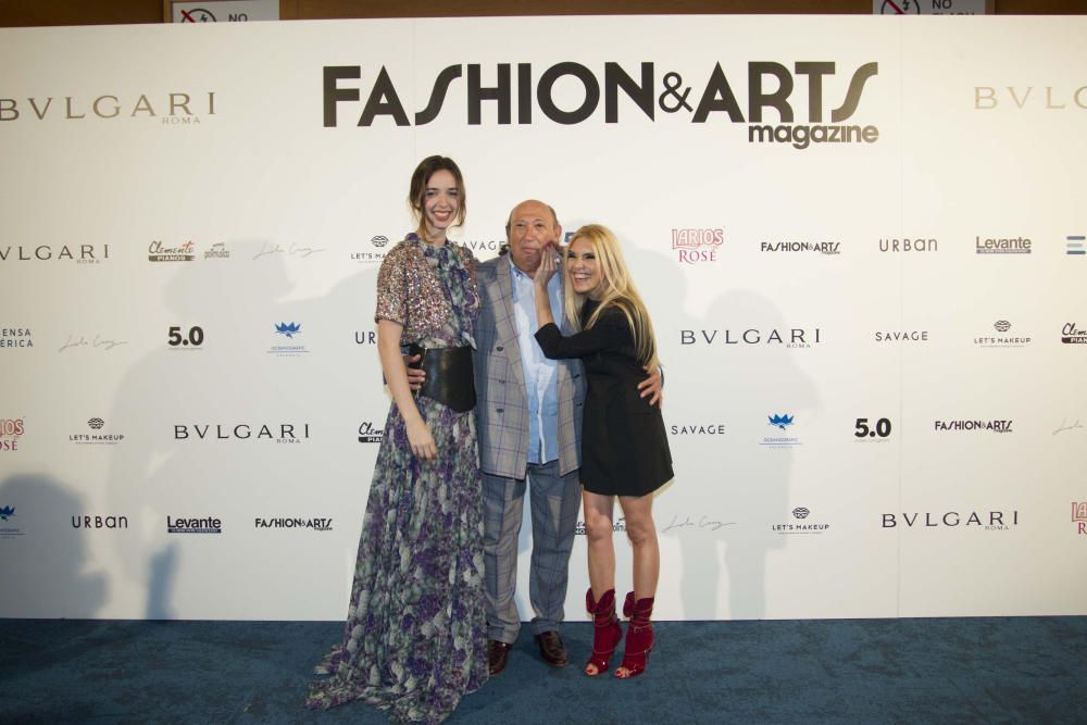 La directora de 'Urban', Susana Golf junto al modisto Francis Montesinos y Lucía 'Palito' Bosé