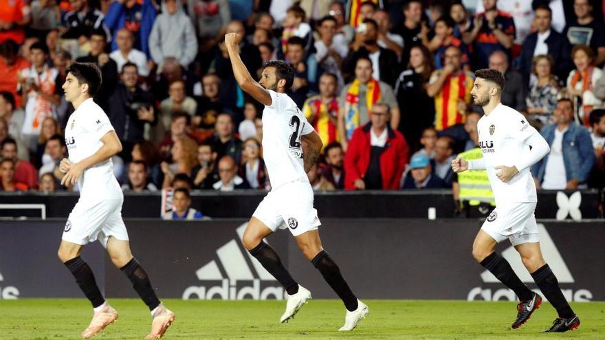 Messi y la lesión de Guedes evitan la victoria del Valencia