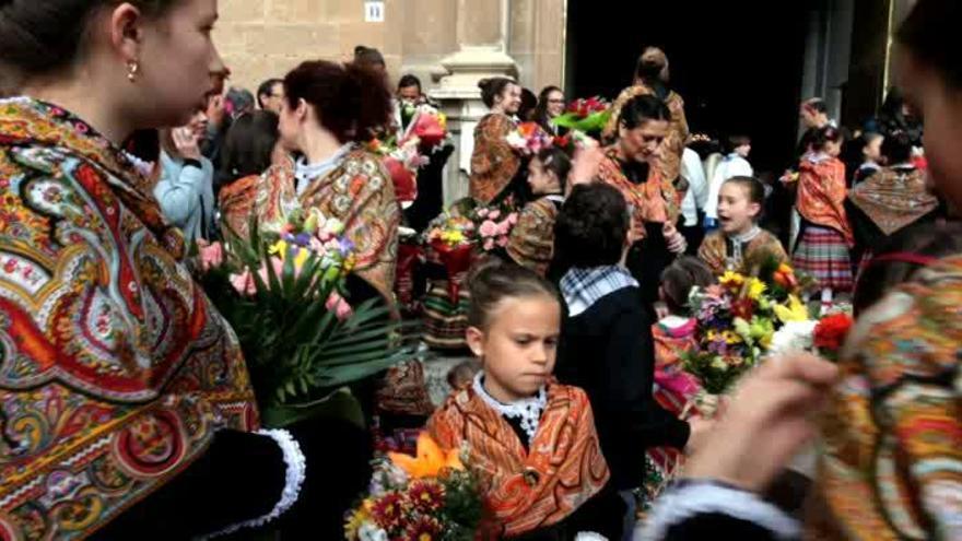 Cientos de contestanos salen a la calle para acompañar a la Mareta