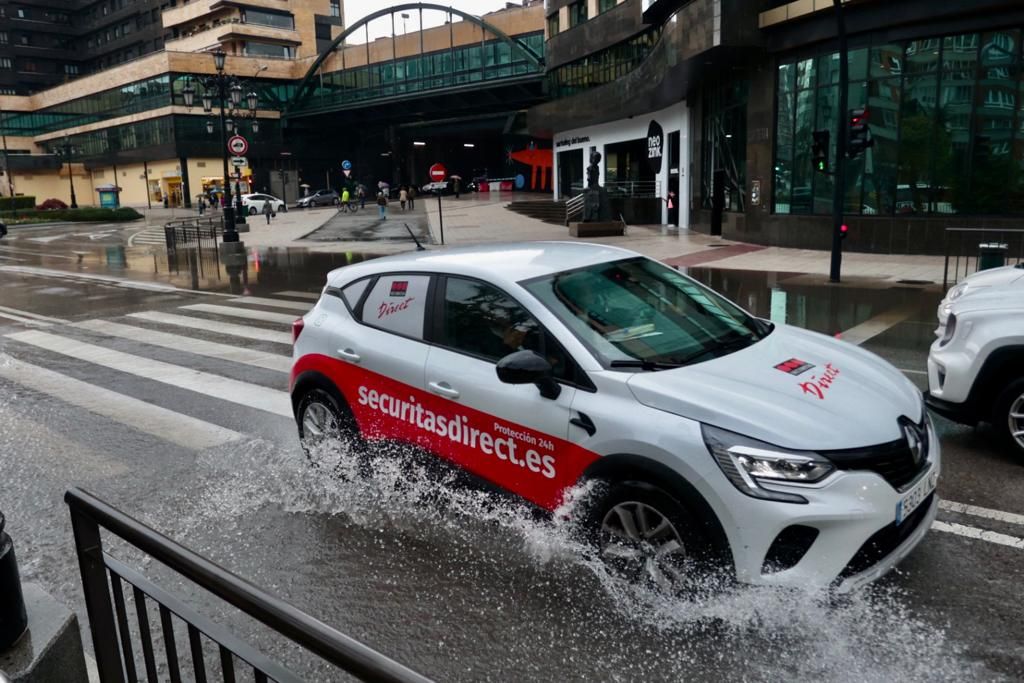 En imágenes: Así ha sido la impresionante tromba de agua caída sobre Oviedo