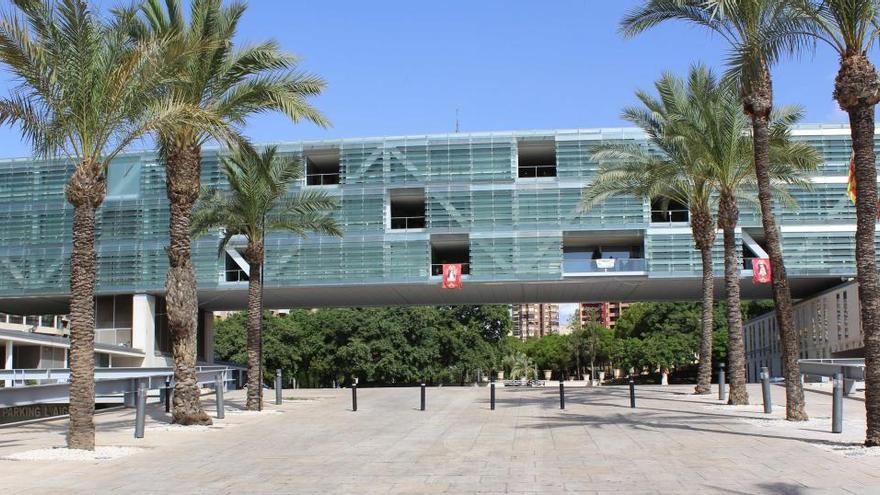 El Ayuntamiento entregará 9.000 mascarillas a escolares empadronados en Benidorm