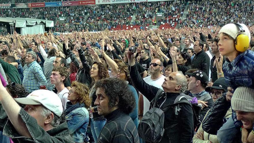 Público en un concierto en El Molinón.